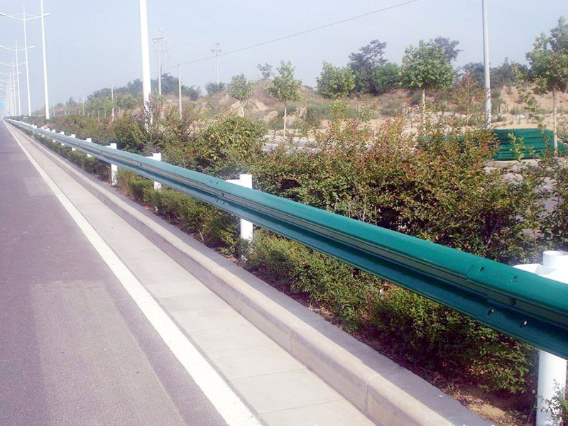 高速公路護(hù)欄管